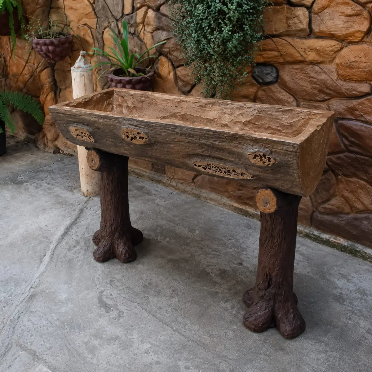 Peça rústica artesanal para jardim