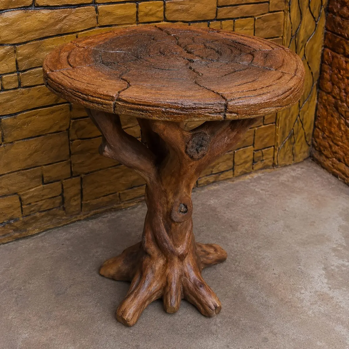 Mesa artesanal com efeito madeira em área externa